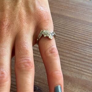 10k White Gold, Natural Diamond Flower Ring, Aprox .6 Carrots, Size: 5.75